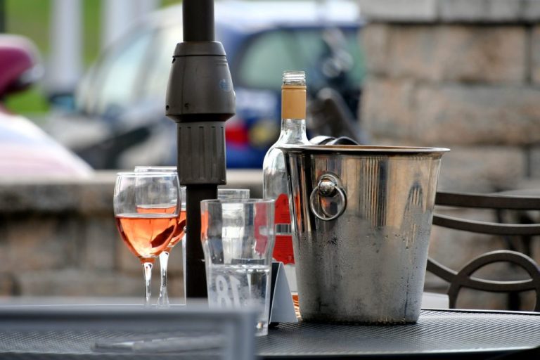 Les vins rosés de Provence et la cuisine méditerranéenne : L'art de vivre des Côtes de Provence